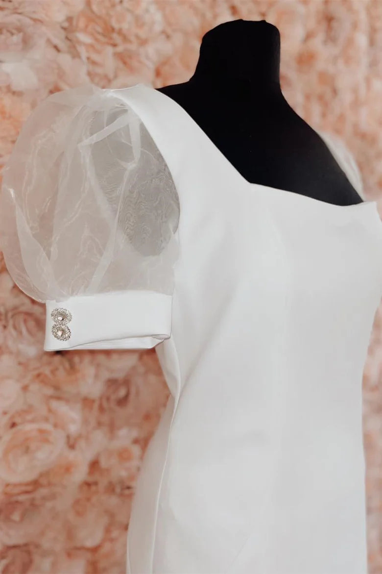 Vestido ajustado de fiesta de regreso a casa con escote cuadrado y mangas transparentes